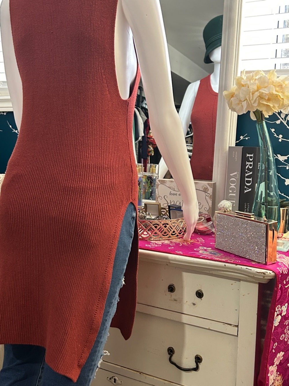 Dynamite Sleeveless Ribbed Tunic in Rust
♥️🛍️ - Picture 9 of 14